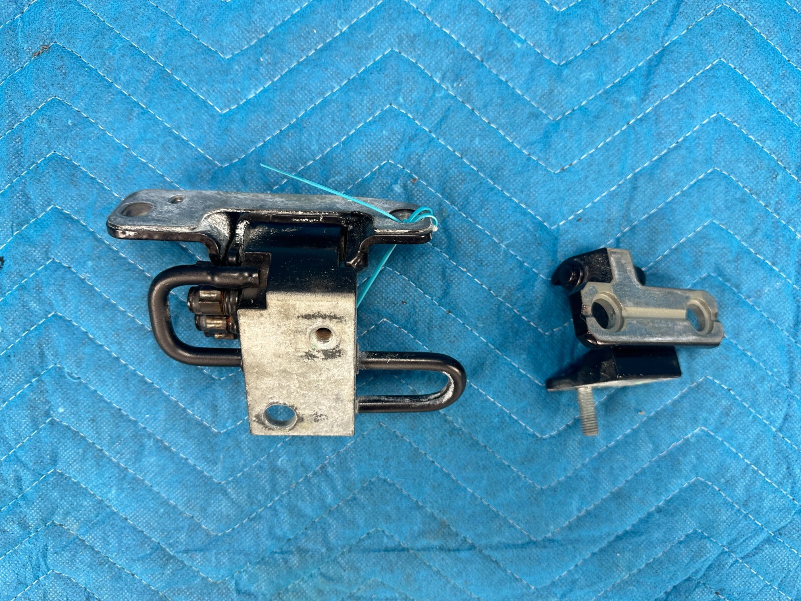 Bentley Cont Flying Spur Rear Door Up & Low Hinges Passenger Side 2006-2012 OEM