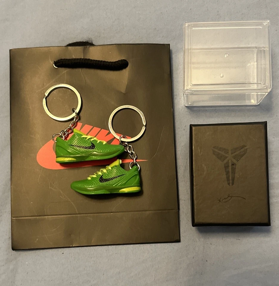 Mini Zapatilla deportiva negra Mamba Kobe 3D llaveros bolsa vitrina y caja de zapatos Foto 2 de 4