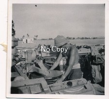 Foto Segunda Guerra Mundial - Soldado de posición de artillería Afrikakorps con casco tropical X230