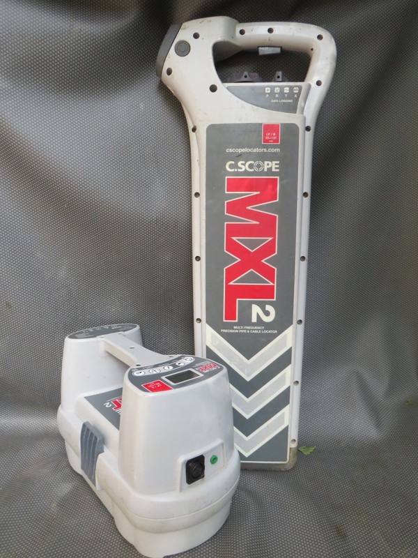 A GOOD WORKING C.SCOPE MXT2 CABLE LOCATOR WITH GENERATOR