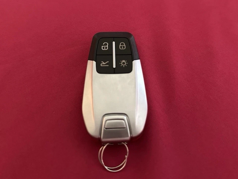 Llavero inteligente Ferrari, 488, 488 Pista, 812, F8, Portofino, GTC4 LUSSO, LaFerrari Foto 3 de 3