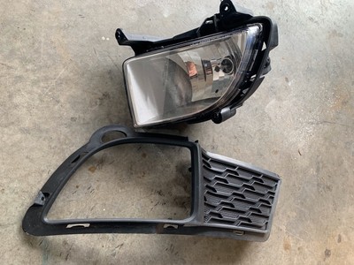 Genuine OEM Kia Fog Light Lamp And Surround Right 2009-12 Forte Cerato