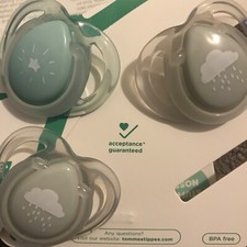 4 PACK TOMMEE TIPPEE PACIFIER 0-6 MONTH GLOW IN THE DARK