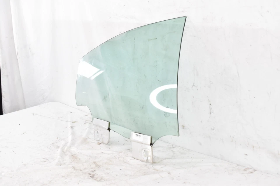 Fabricante de equipos originales Maserati Ghibli 2014-2021 puerta trasera derecha pasajero puerta lateral ventana auto vidrio Foto 2 de 4