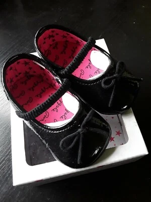 PINEAPPLE 'Born to Dance' black and pink 6-9 months. Baby. Stylish kids shoes