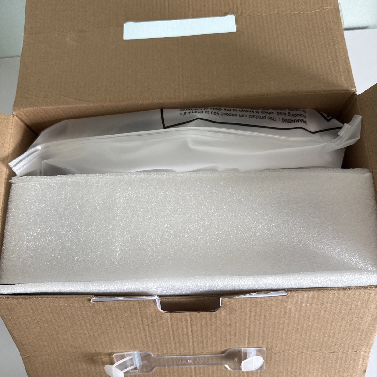 GPX Projector With Bluetooth 120" Projection Screen