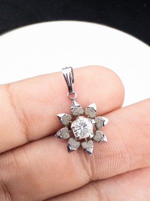 925 STERLING SILBER ANHÄNGER IN BLUMENFORM MIT KLAREM KRISTALL MITTIG SIGNIERT