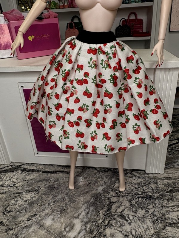 Jhdfashiondoll VALLEY OF THE DOLLS STRAWBERRY PIE Fashion Doll Skirt Dress