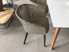 2 x Dedon Armlehstuhl MBRACE Alu Gestell Black Pepper Stoff Twist Sand A Ausst