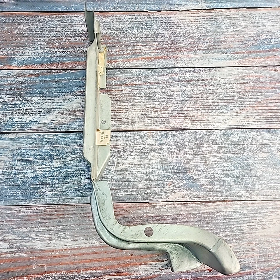 GM 20284348 1990-96 Buick Century LH reforço de barra de amarração externa inferior frontal - Imagem 4 de 4