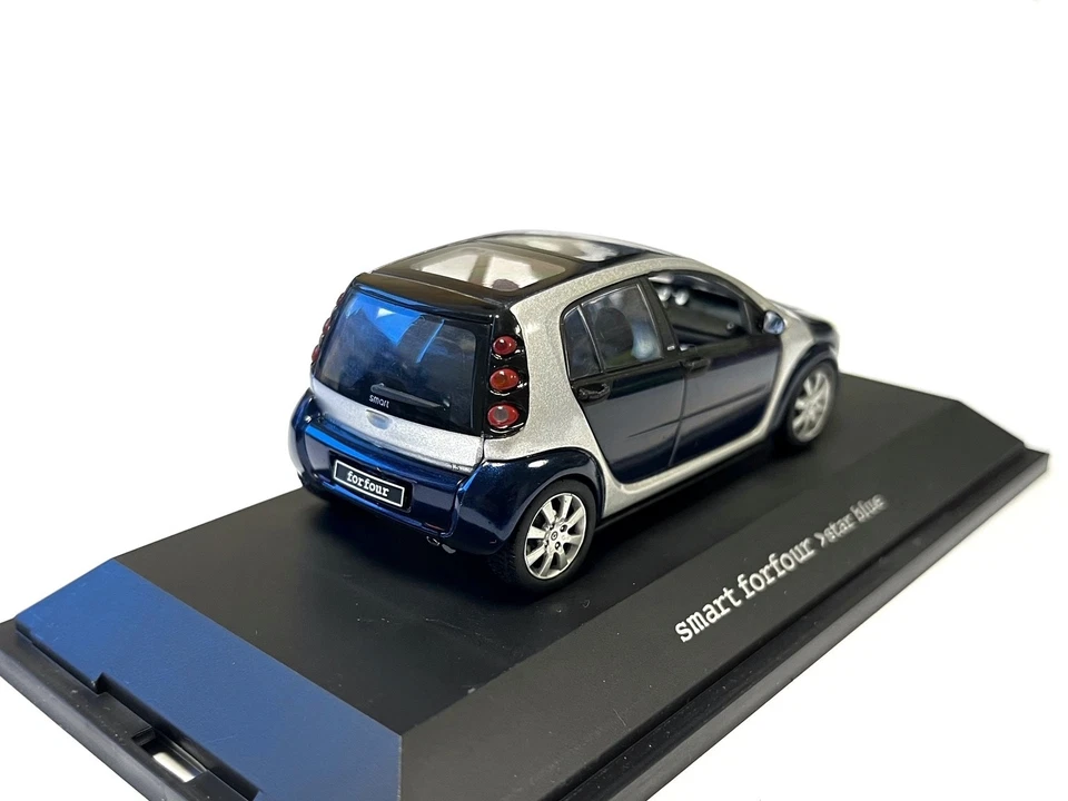 smart forfour (Baureihe 454), star blue, blau silber  Schuco 1:43 - Bild 4 von 4
