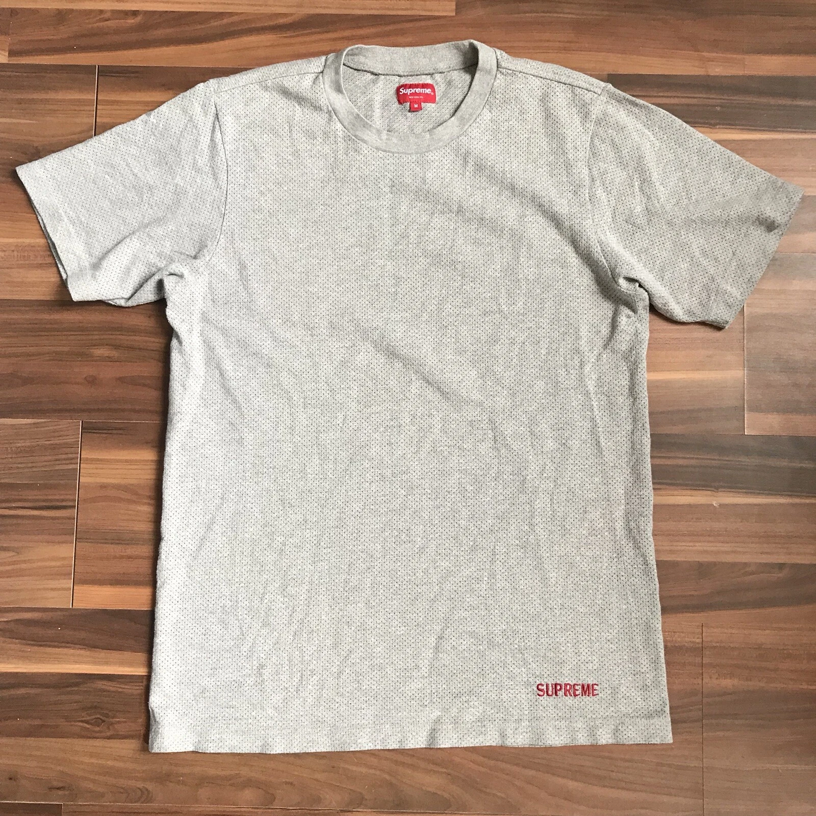 Supreme T shirt homme en maille grise petit logo taille M
