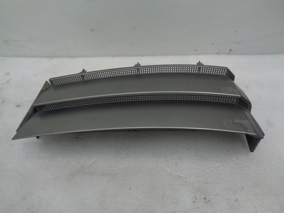 2003-2005 Land Rover Range Rover Front Left Fender Grille Vent OEM AK2111221 - Image 3 of 4