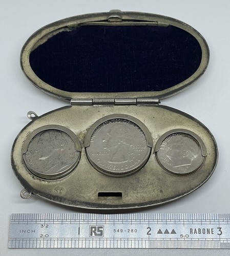 VINTAGE THREE COIN HOLDER PURSE / Nickels, Dimes & Quarters / Circa 1910