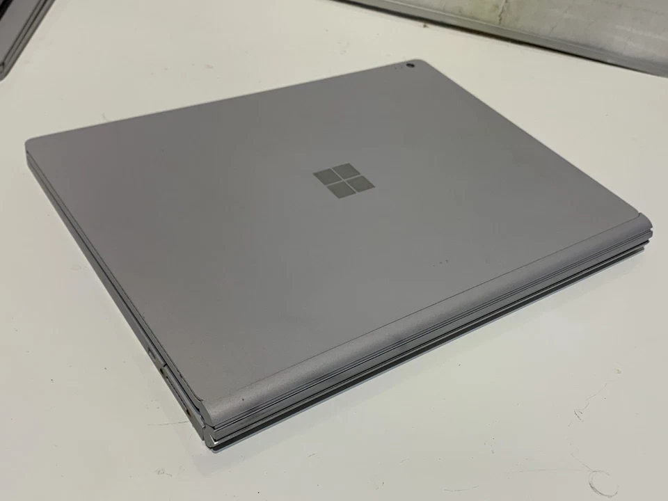 Microsoft Surface Book with Intel Core i7 6th Gen, 8GB 256 SSD, Win 10 Pro - Image 2 of 4