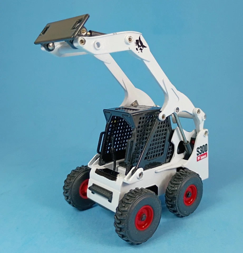 Minicargadora diecast ERTL Britains Bobcat S300 1:32. Foto 2 de 4