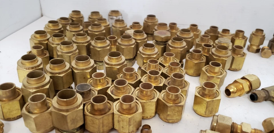 LARGE LOT OF TYLOK BRASS COMPRESSION FITTINGS, NNB - Image 2 of 4
