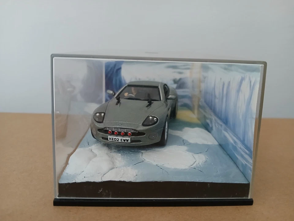 MODELLINO AUTO ASTON MARTIN V12 VANQUISH 007 JAMES BOND - Immagine 2 di 4