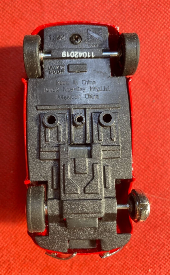 NEW RAY Modellino Auto FIAT 500 F scala 1:32 in metallo Rosso ruote gomma - Immagine 3 di 3