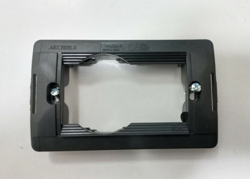 SERIE BTICINO LIVING CLASSIC SUPPORTO + PLACCA PRESA PULSANTE SCHUKO COMPATIBILE - Foto 14 di 34