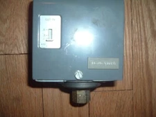 Honeywell 8044 PA404A 1009 2 Pressure Controller
