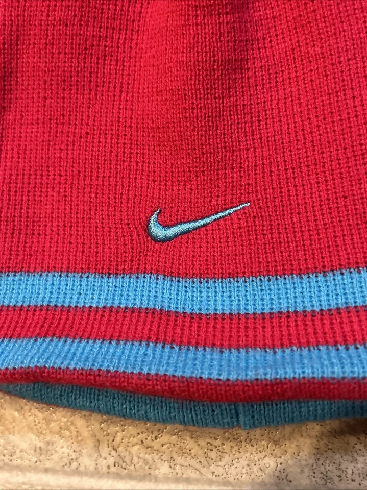 Nike Mujer Gorro Reversible Rosa Y Azul Rayas Y Logo Swoosh Foto 2 de 4