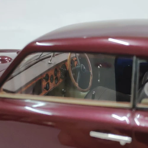 Matrix 1/18 model Aston Martin DB MKII LML 1949 Red - Picture 4 of 8