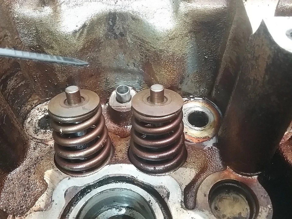 Левосторонняя головка блока цилиндров 2000-2002 Porsche Boxster 996 104 671 04 2,7 л 6 цилиндров - Изображение 2 из 4