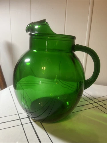 Vintage Anchor Hocking Emerald Green Glassware Pitcher With 8 Glasses