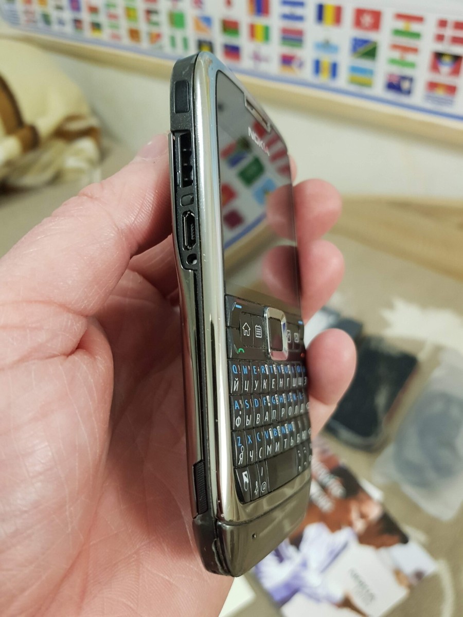 美品Nokia E71 海外携帯 pr_E71x_f.jpg