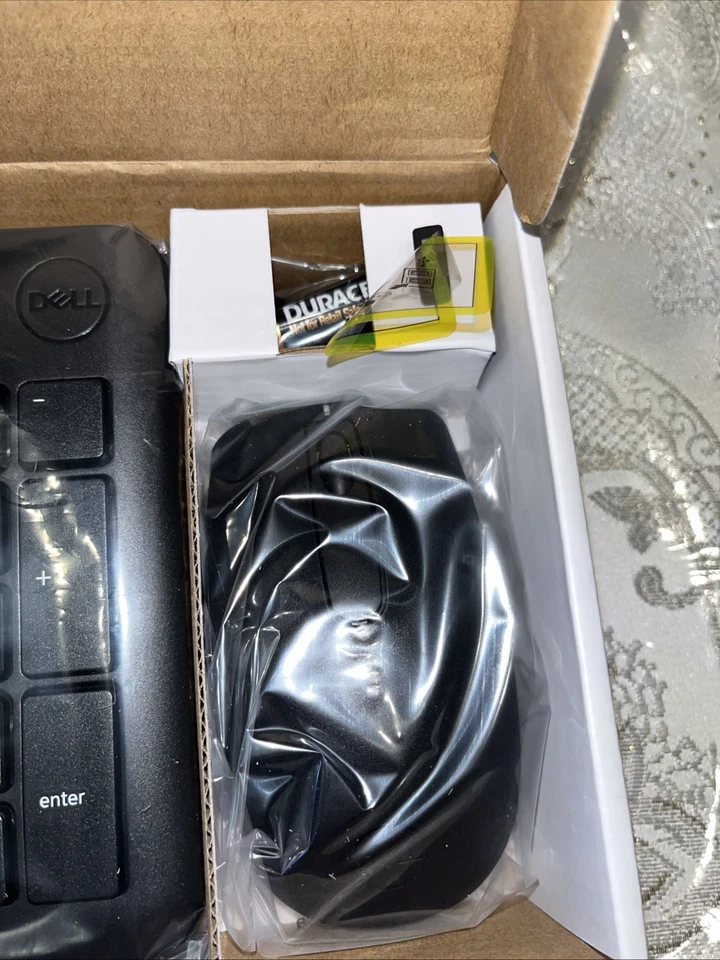 NEW Dell Wireless Keyboard and Mouse KM3322W - Image 3 of 4