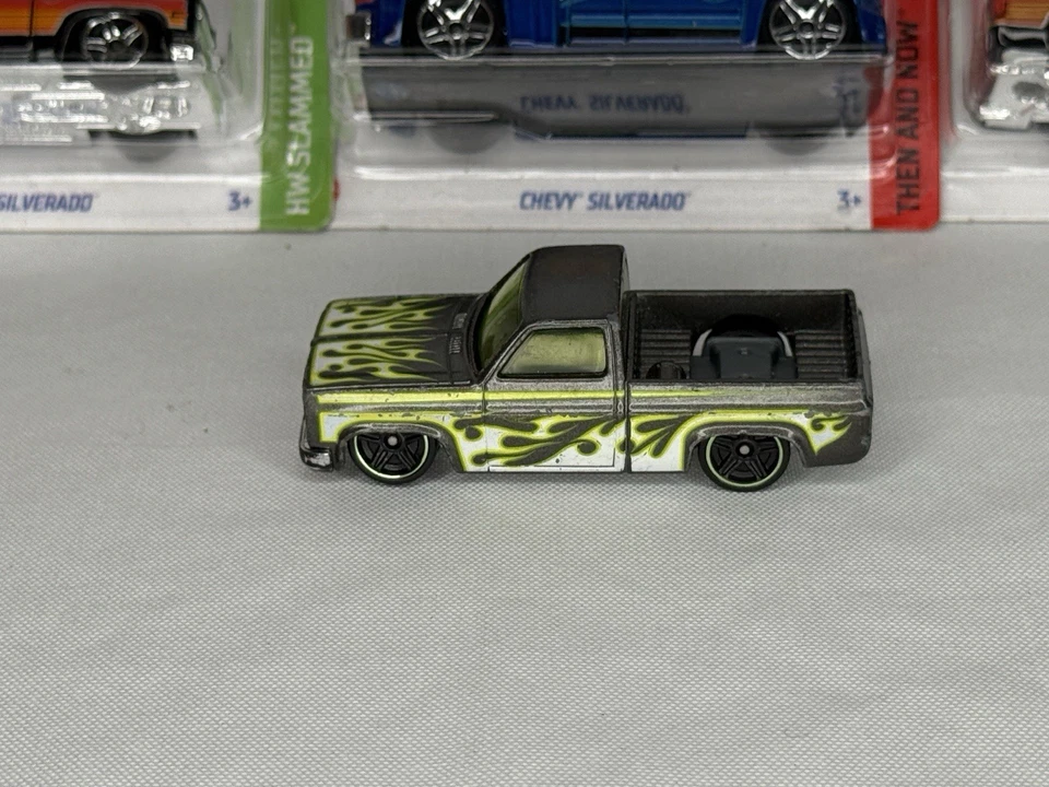 Hot Wheels Chevy Silverado Lote 9 Camiones Nuevo y Suelto Personalizado Llamas Lowrider Set Foto 2 de 4