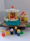 Vtg Fisher-Price little people "Merry Go Round";Inc.Family & Friends Figs.;WORKS