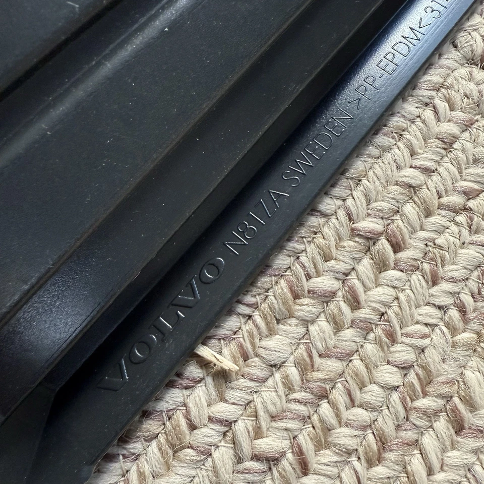 Revestimiento de alfombrilla de goma para maletero Volvo OEM XC90 2016-2025 31435462 Foto 2 de 4