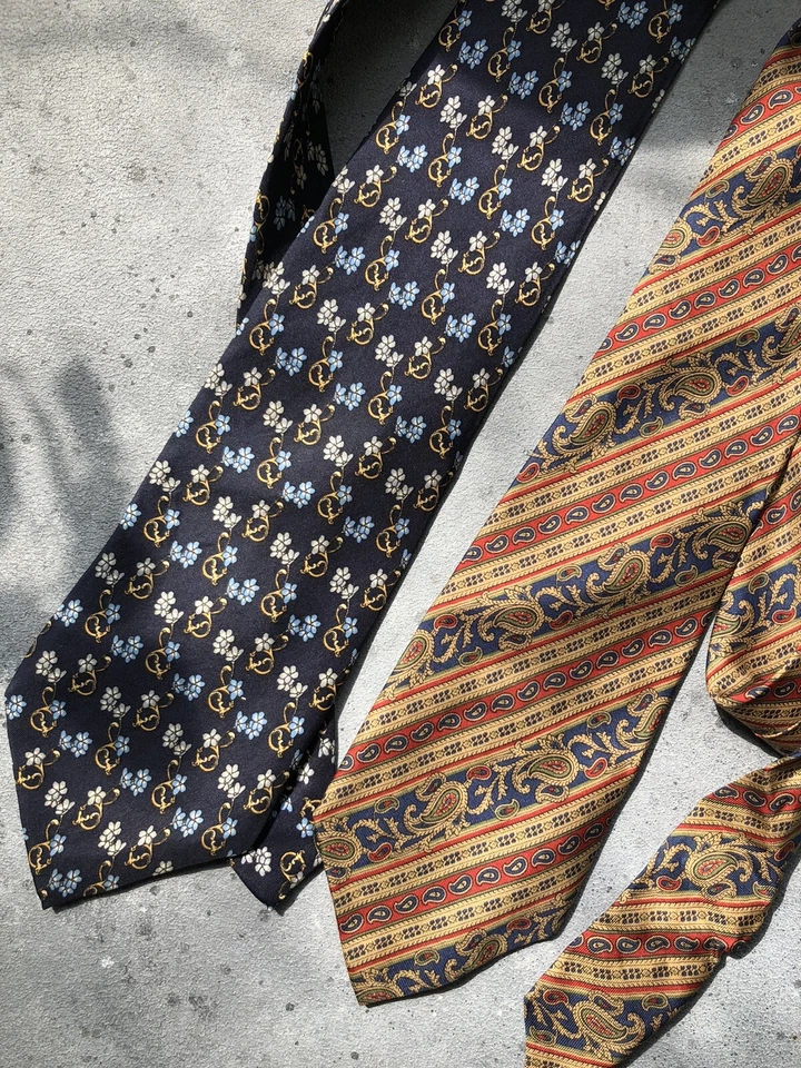 Dos Hermosas Corbatas de Seda Nina Ricci Excelente Estado Estampado Paris Paisley Foto 2 de 4