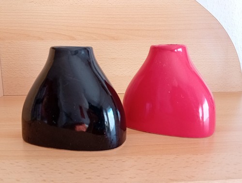 2 kleinere Deko Vasen Schwarz Rot Porzellan Keramik Blumen