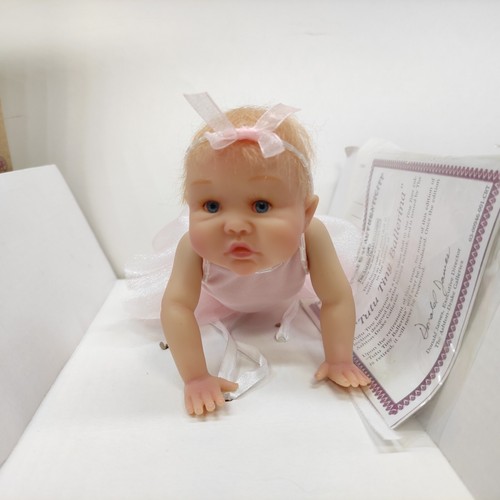 ASHTON DRAKE / JESSICA SCHENK VINYL BALLERINA "TUTU TINY BALLERINA" W/COA - Picture 4 of 9
