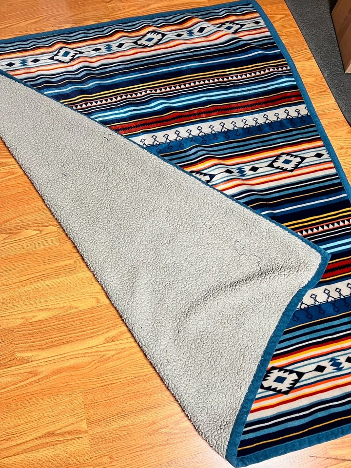 Soft Retro Blanket Fleece /Sherpa Southwest Geometric Colorful Couch Throw EUC - Image 3 of 4