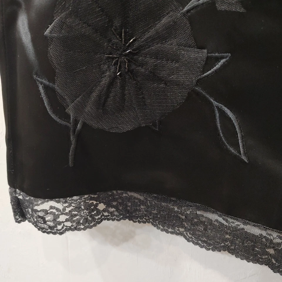 Alfani Women’s Black Satin Skirt Sz 16 Floral Embroidered Appliqué Lace Hem Y2K - Image 3 of 4