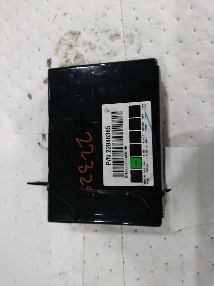 Módulo de control de carrocería usado se adapta a: 2014 GMC Yukon Body Control BCM under steering co Foto 2 de 4