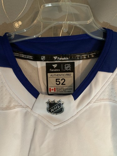 JAKE GUENTZEL LARGE TAMPA BAY LIGHTNING NHL HOCKEY JERSEY 52 WITH TAGS - Picture 3 of 5