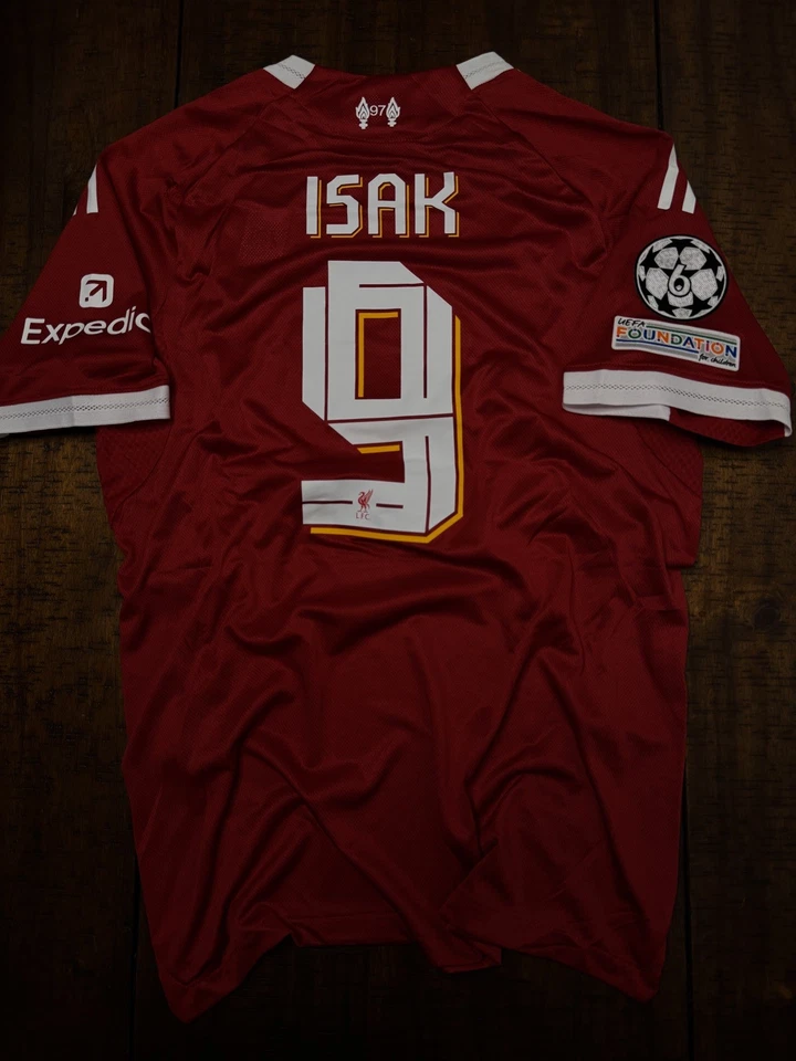 Liverpool 25/26 Home Kit Player Version ISAK #9 Size X-Large - Image 2 of 3