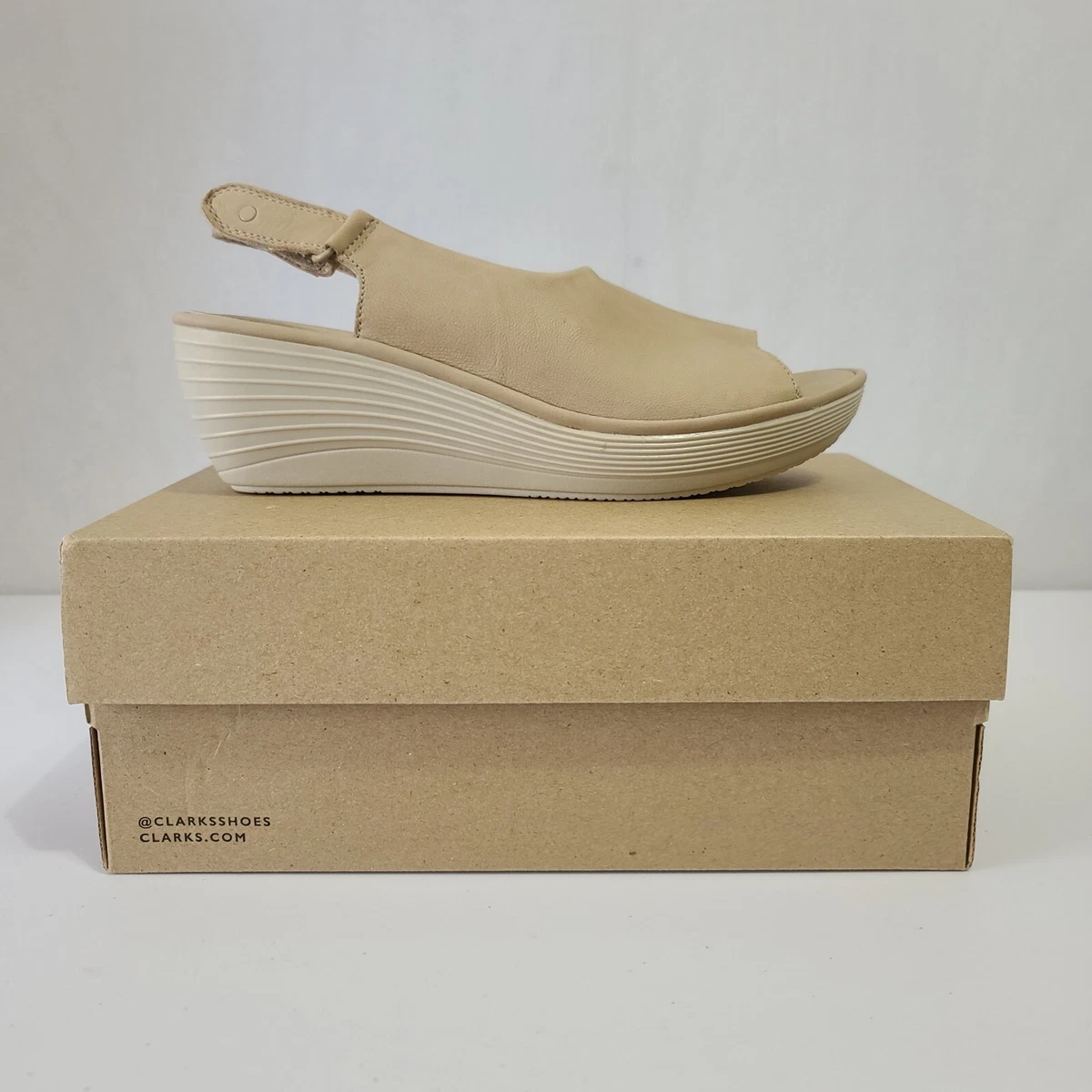 Clarks Collection Women s Size 8.5 Beige Ultimate Comfort Reedly