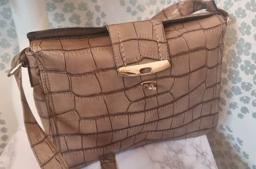 Bolso de Hombro Marina Galanti Cool Tonificado Marrón Tostado con Herrajes de Cierre Dorado - Imagen 10 de 18