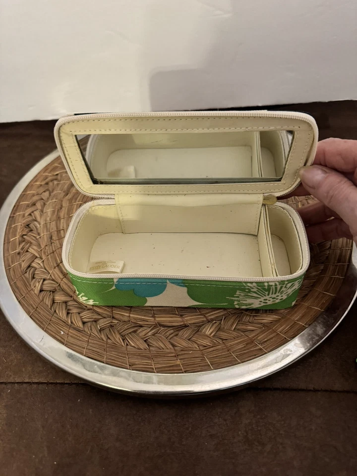 Estuche rígido de maquillaje de viaje vintage Estee Lauder con cremallera Foto 2 de 4