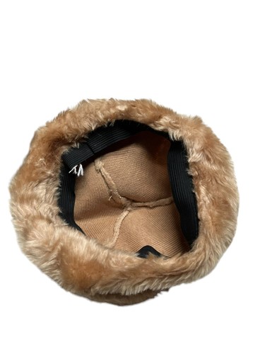Vintage Tan Faux Fur Beret Hat w/ Pom Pom One Size Fits All Union Tag - Picture 4 of 4
