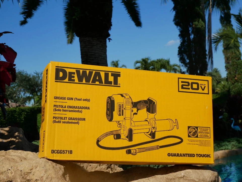 Pistola de engrase DEWALT DCGG571B 20V MAX Li-Ion 10.000 PSI velocidad variable Foto 2 de 4