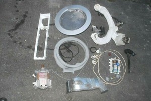 SERVIS M9824W WASCHMASCHINE/TROCKNER DEFEKT FÜR EINZELTEILE: TÜR, PCB'S, SCHLÄUCHE, PUMPE...