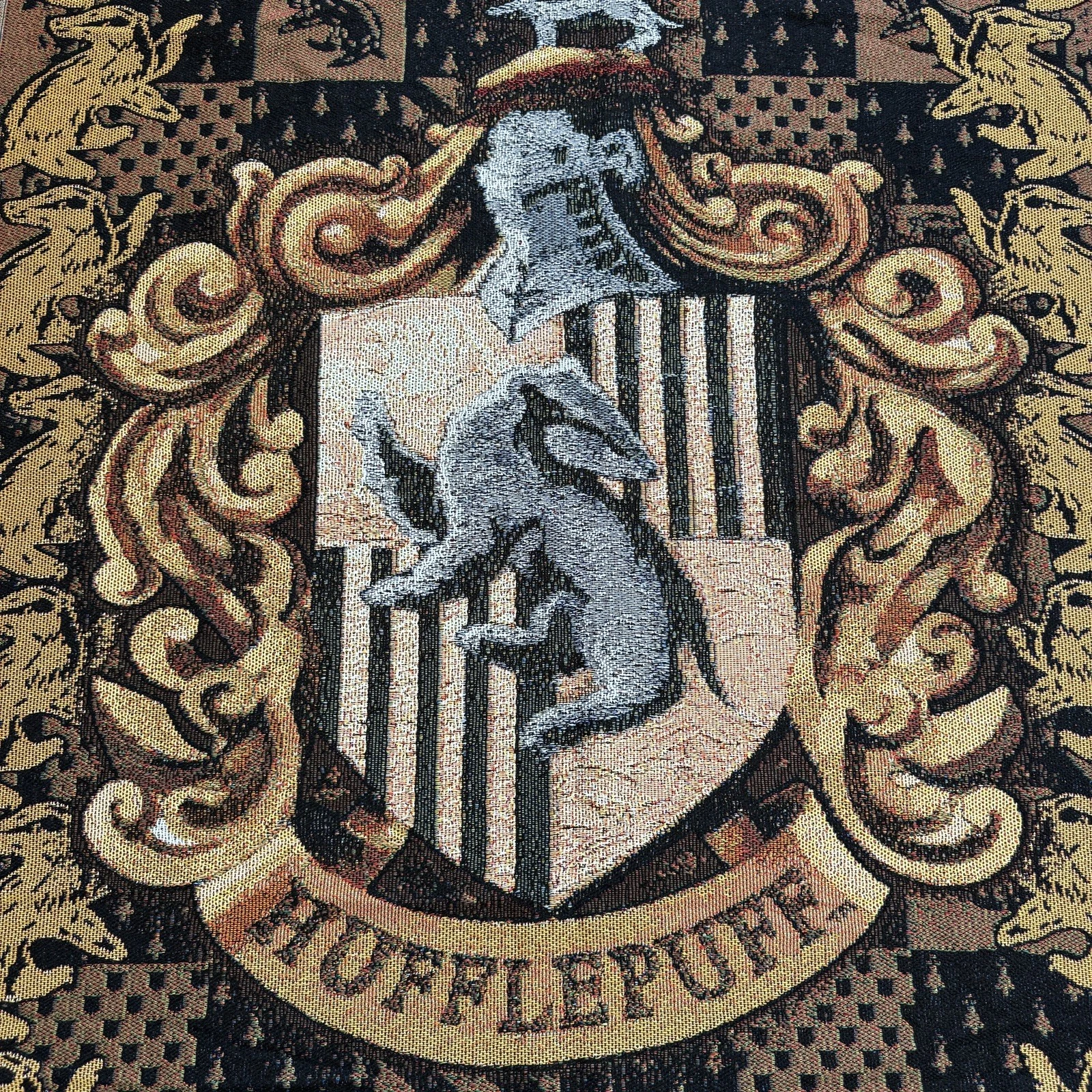 Harry Potter Woven Tapestry Throw Blanket,  Hufflepuff Crest