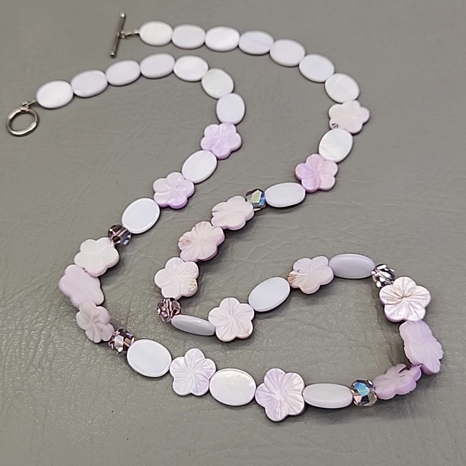 Collar con cuentas de madreperla teñido flores púrpuras broche de plata de ley 31,5" Foto 3 de 4